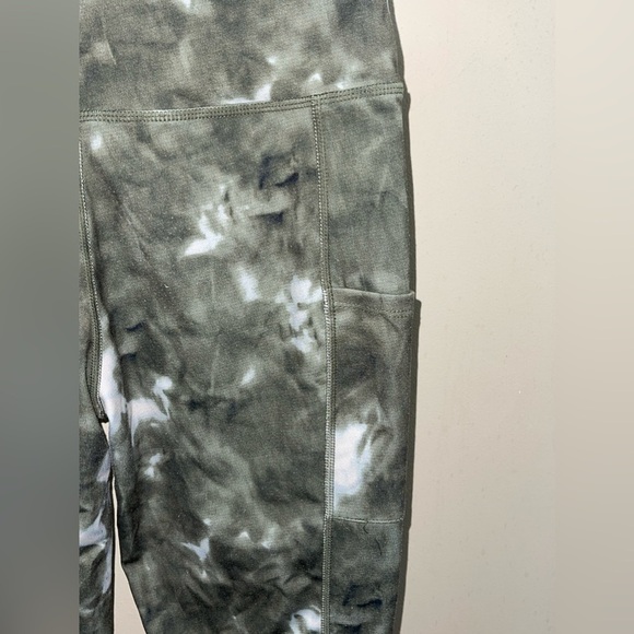 Kendall & Kylie Women's Green Tie Dye High Rise Cropped Leggings Size Small - Picture 6 of 9